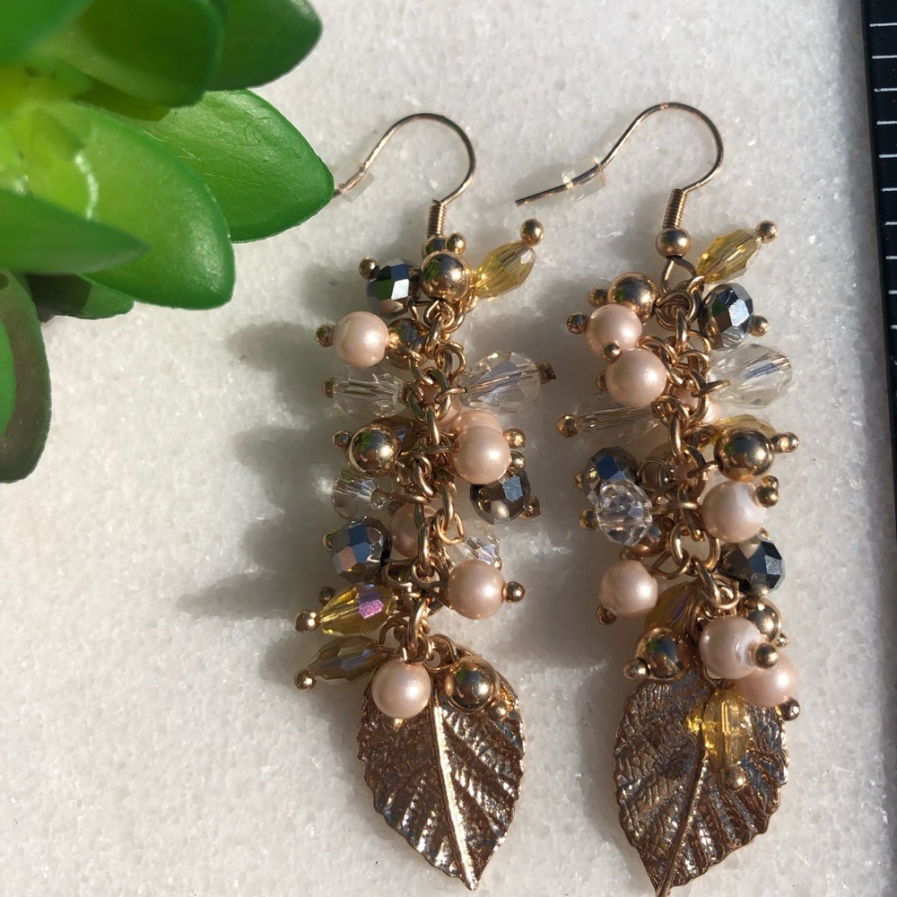 Beautiful earrings sparkly stylish and fun earrings. ✨